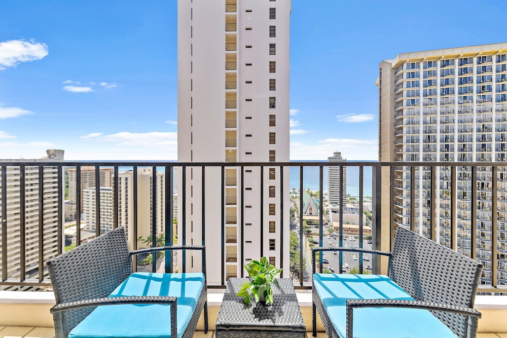 High Floor Ocean View Condo (King Bed and Parking) hotel photo