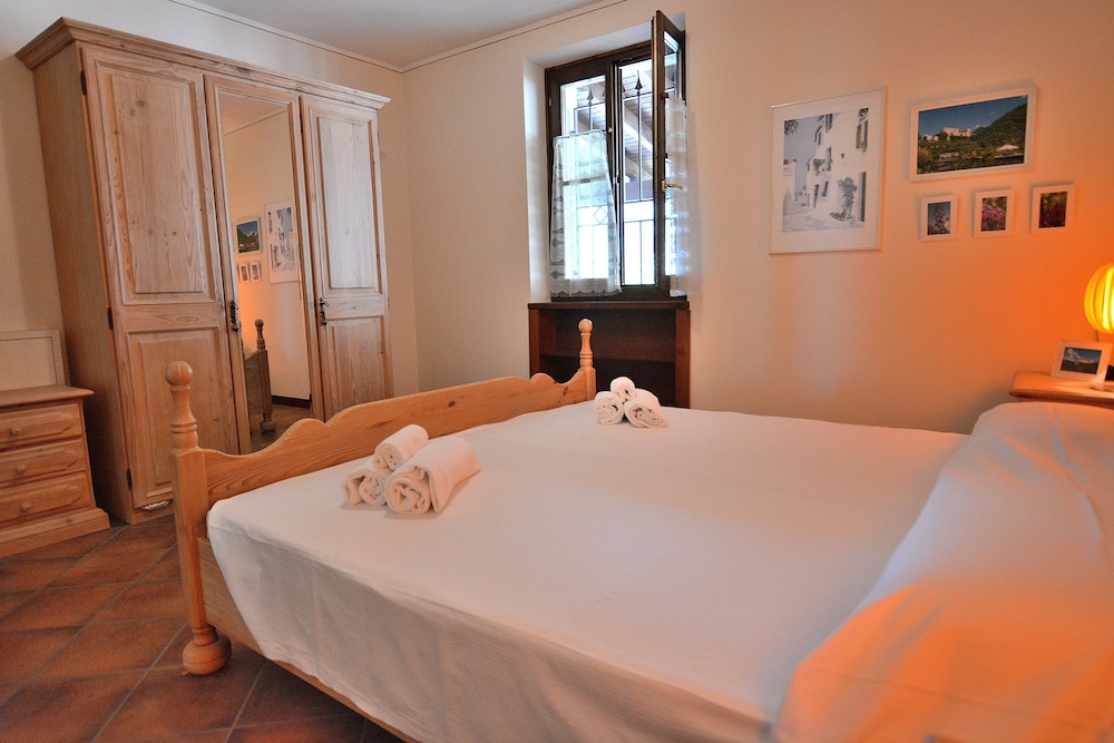 Apartment With Pool Ai Pignoi 1st floor view 2