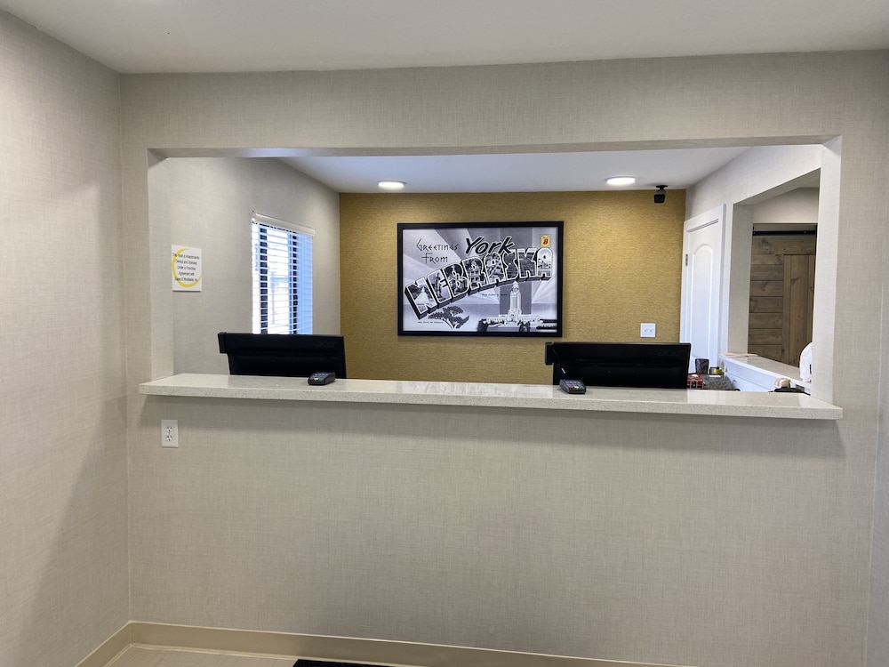 York Vacations - Super 8 by Wyndham York NE - Property Image 5