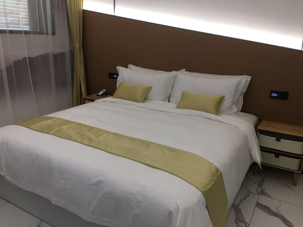 Dalian Luck Art Hotel view 4