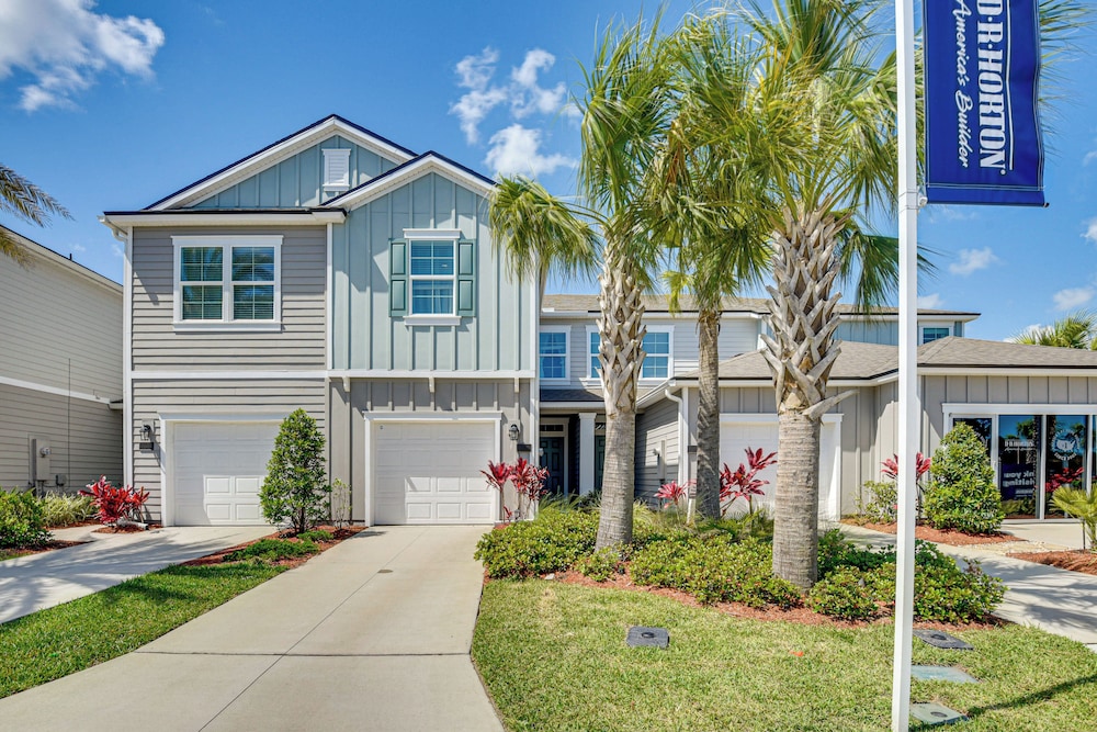 7 Mi to European Village: Pond-front Townhome!