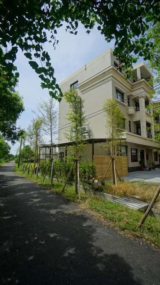 Riverbank Villa