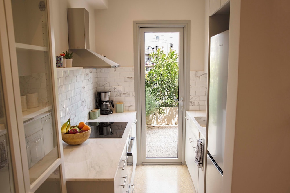 Contemporary Athenian Escape GHH