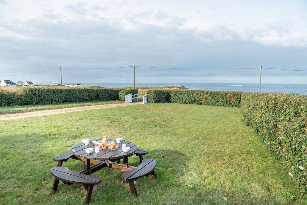 Apartment in Lampaul-plouarzel by the Beach