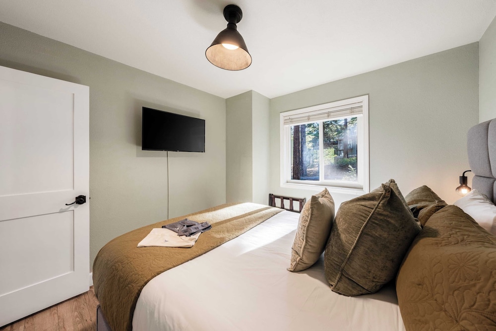 Geraldine Drive by Avantstay Hot Tub, Views, Walk to Trails + Game Room
