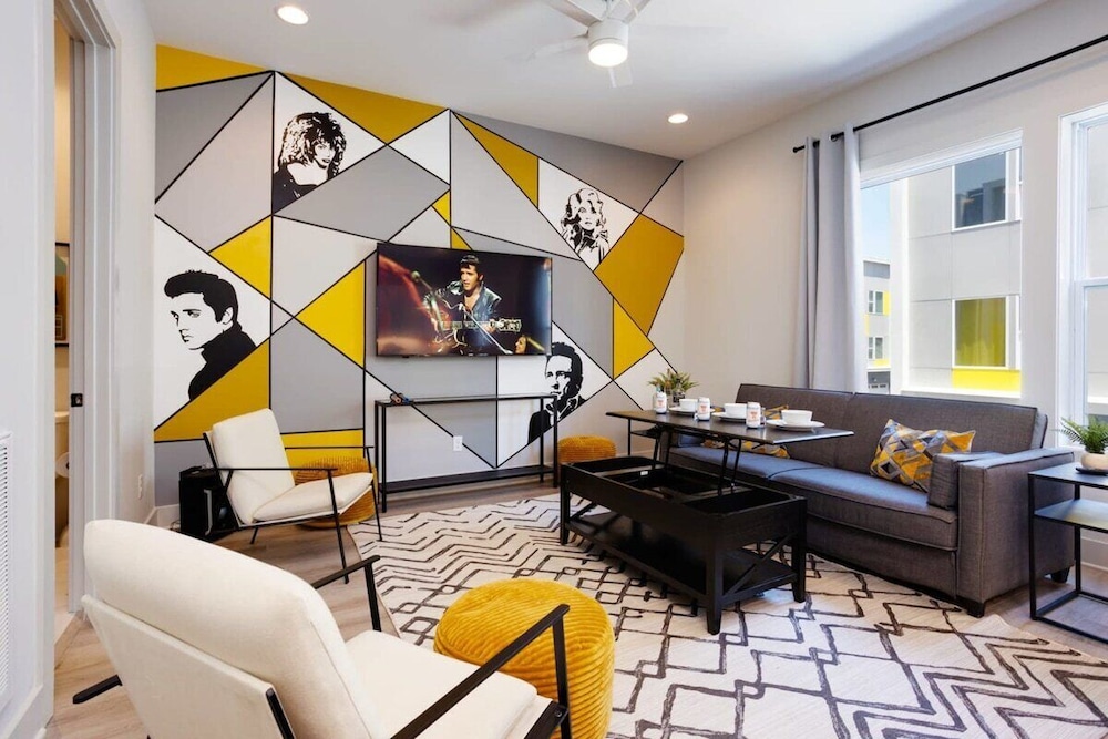 East Nash Oasis - 13 Beds - Going Fast