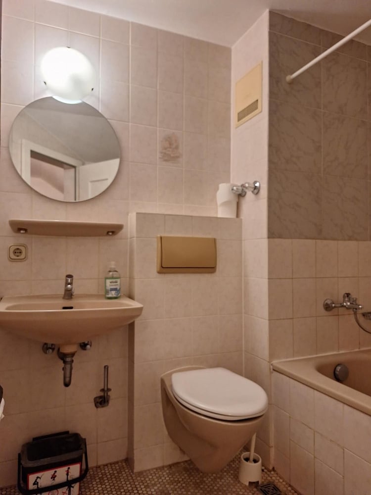 2-Rent Group Hostel Rooms AUB162