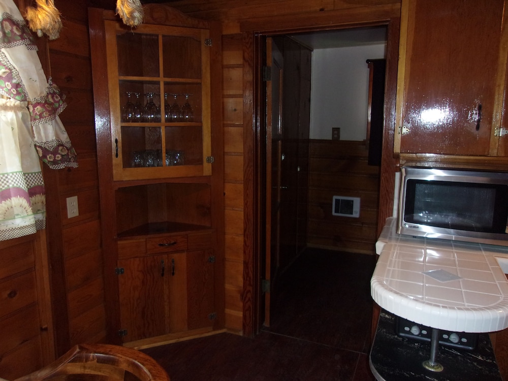 Embers Lodge and Cabins