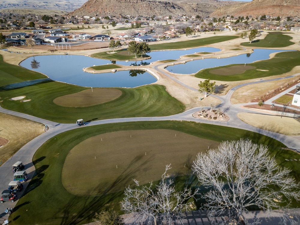 4 At Bloomington Country Club 3 Bedroom Apts by RedAwning view 4