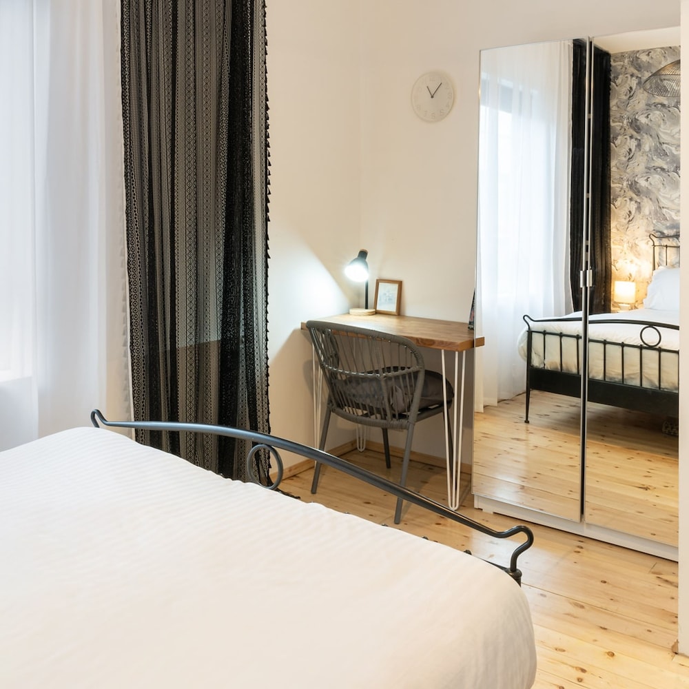 Host Stay City Aura