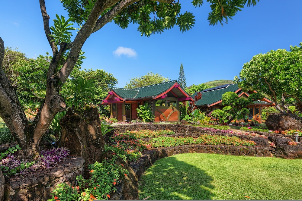 Sea Song in Kilauea With 4 Bedrooms and 6 Bathrooms