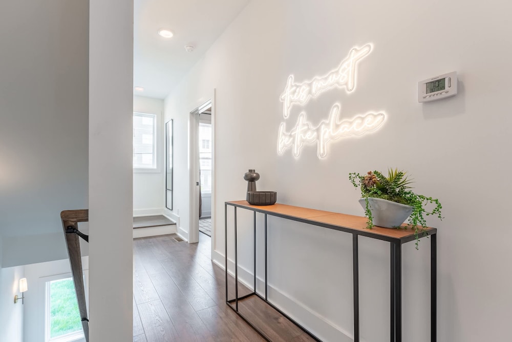 Luxe 4BR With Fire Pit Grill and City Views