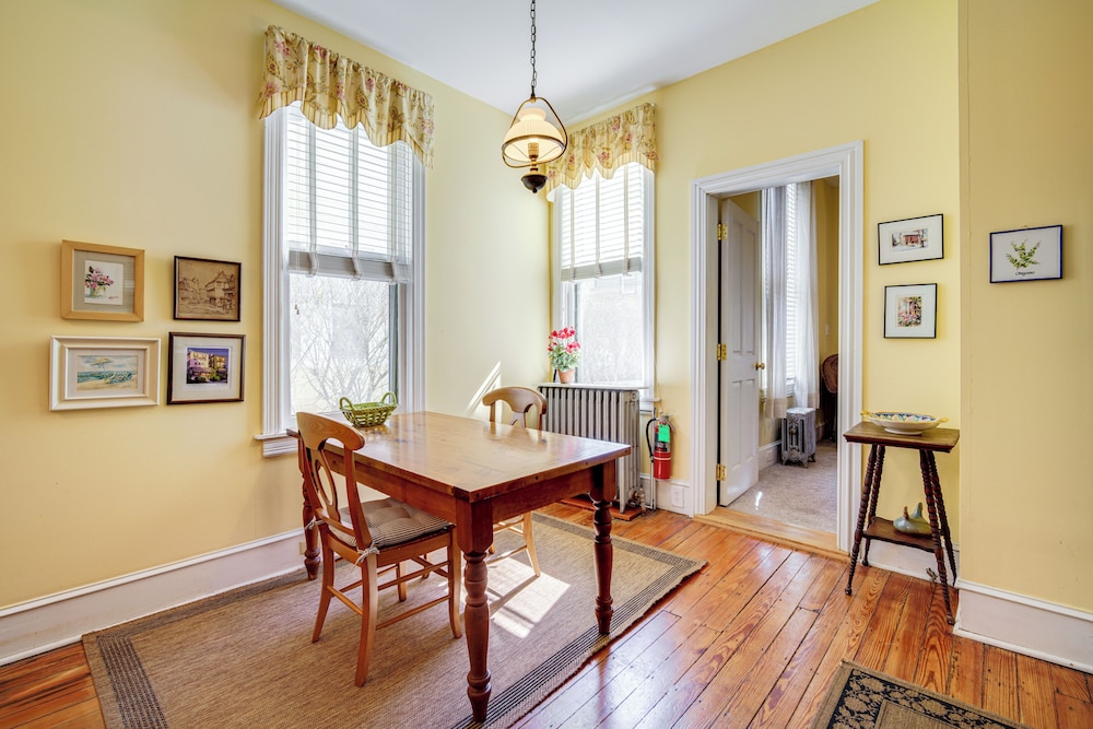 Walk to Beach: Cape May Home w/ Screened Patio!
