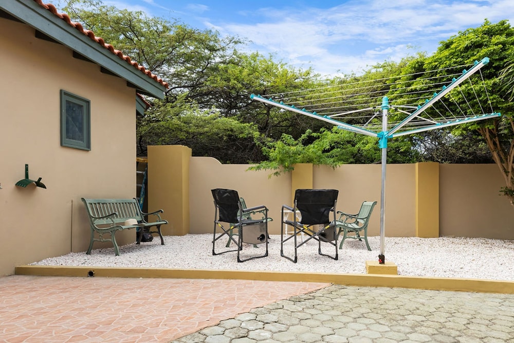 Cozy 3BR Town Home in Gated Community Palm Beach