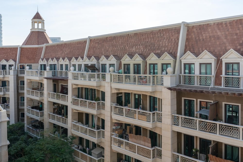 Bright & Spacious 1BD Flat With Balconydubai JVC