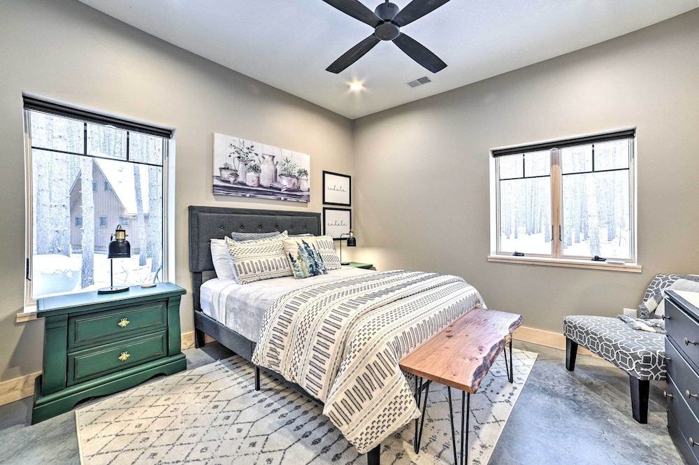 Bellaire Family Cabin: All-season Retreat! view 4