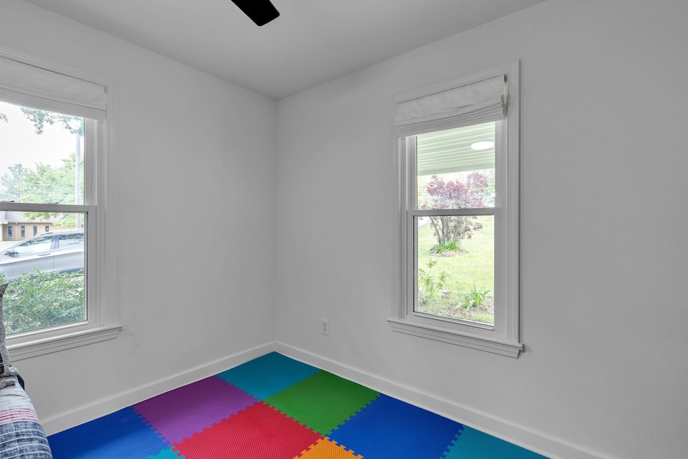 Relax And Unwind In The Heart Of Fayetteville 2 Bedroom Home