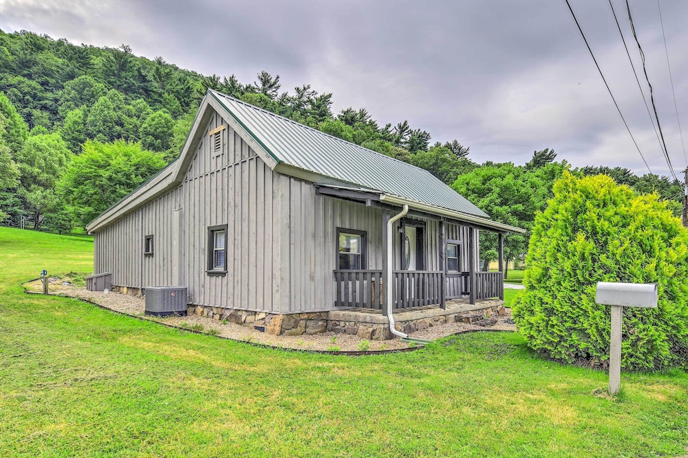 Damascus Cottage w/ Fire Pit - 1 Mi to Trails view 3