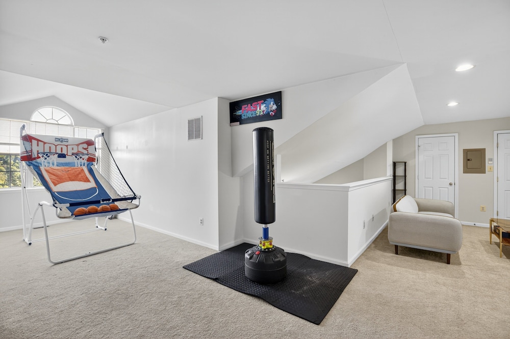 Cozy Pikesville Penthouse With Basketball Arcade 2 Bedroom Condo