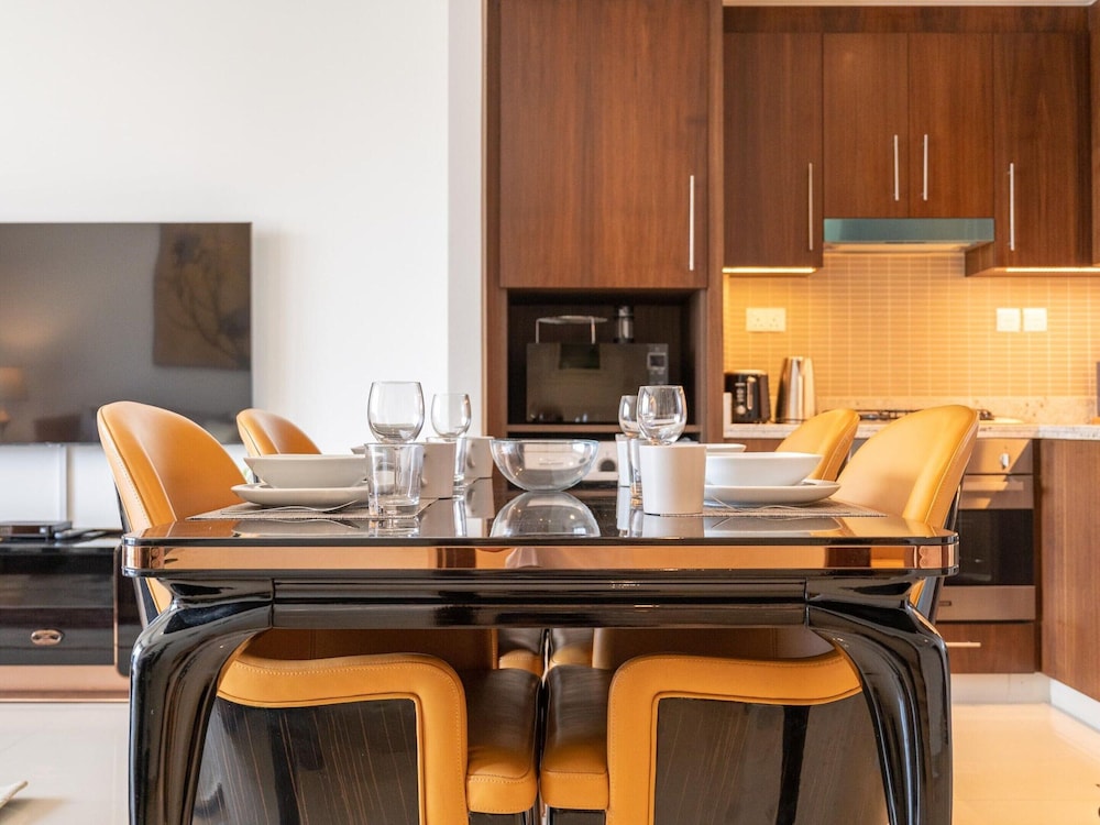 Luxurious & Stylish Apartments Across Dubai Mall - Burj Khalifa - City Views