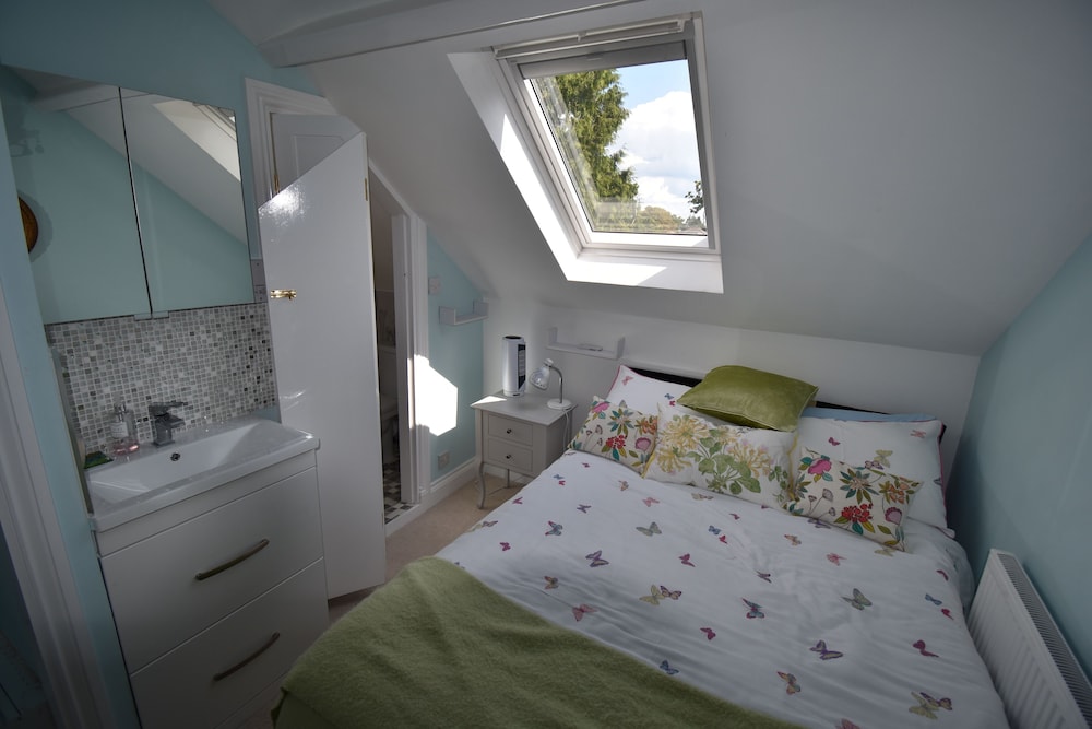 Immaculate 4-bed Apartment in Bournemouth & spa view 4