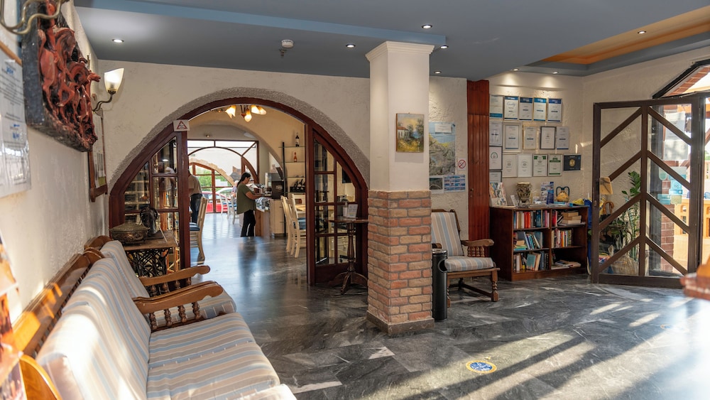 Evina Rooms & Suites