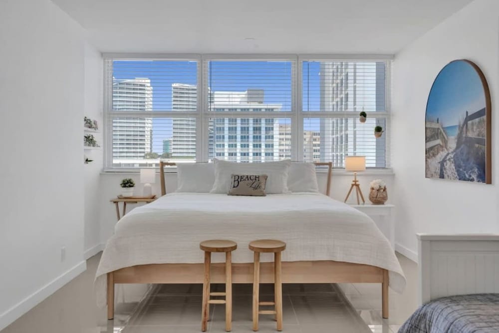 Boutique Luxury 2Br 2Ba Beach Intercostal View