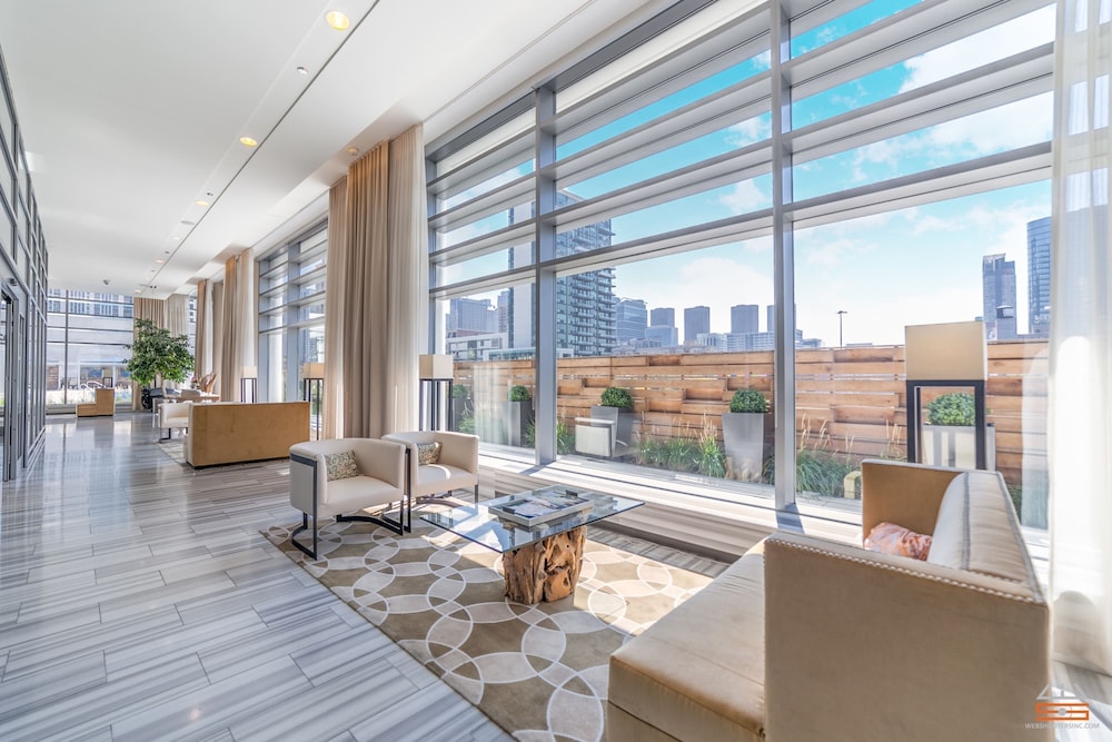 West Loop Luxe 2BR Balcony Skyline Views