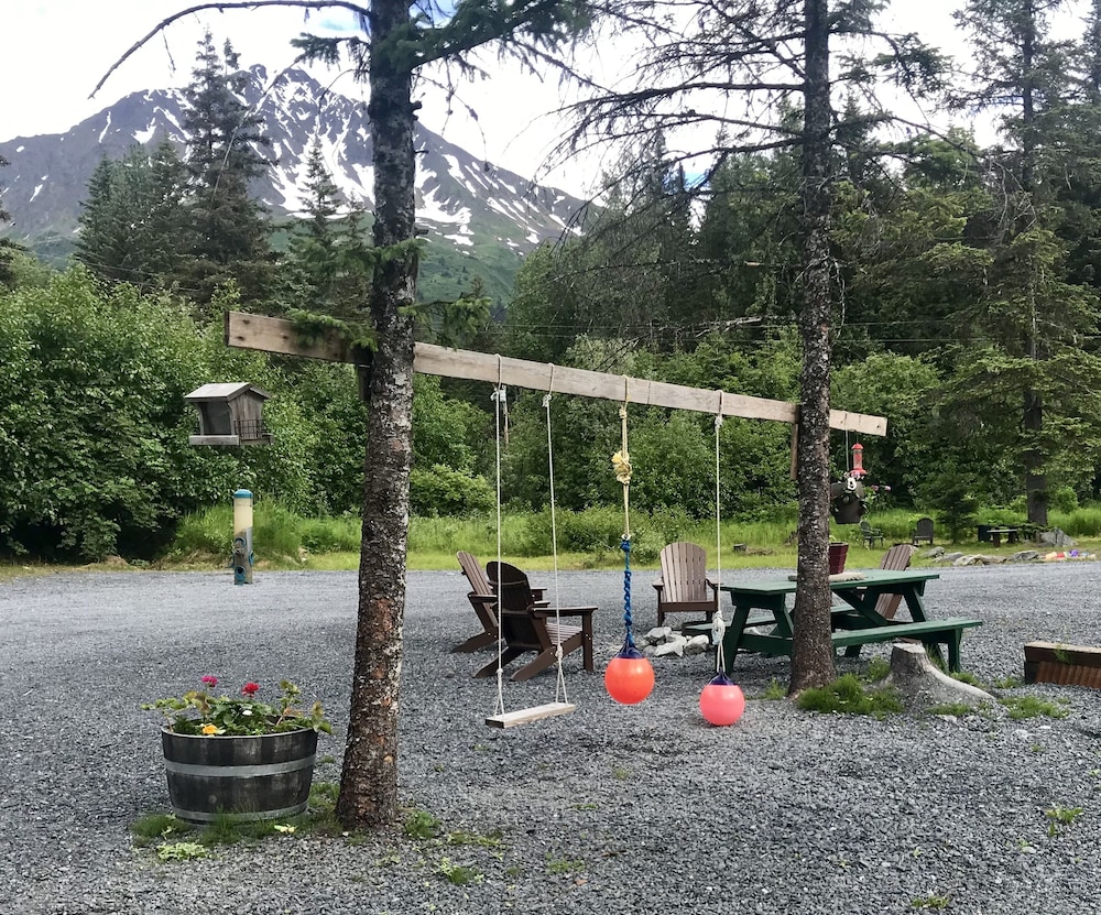 Twin Peaks Lodge and RV Park