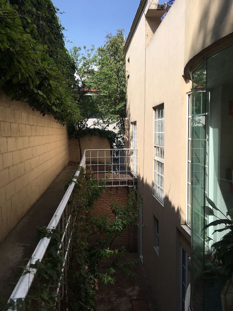 G K Suites Duraznos