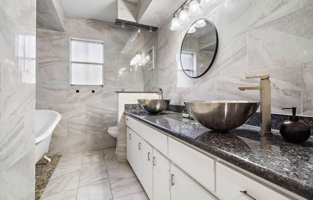 The Sunset No Service Fees Games Pool BBQ, Photo 38