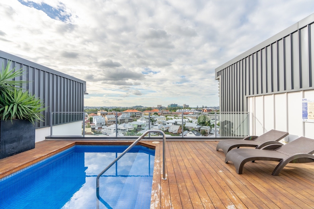 Best Location 2-bed With Gym, Pool 7-min From CBD