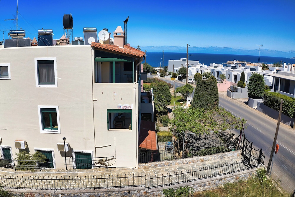 Marilizas Spacious Maisonette