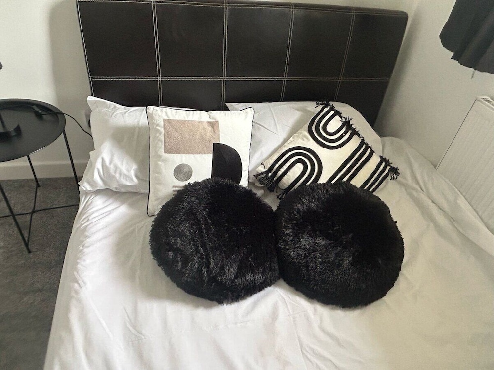 Family & Group Stay 3 Bedroom Swansea Home