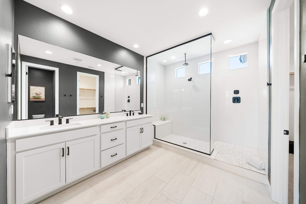 @ Marbella Lane - Curated 5BR in Upscale RMV Haven