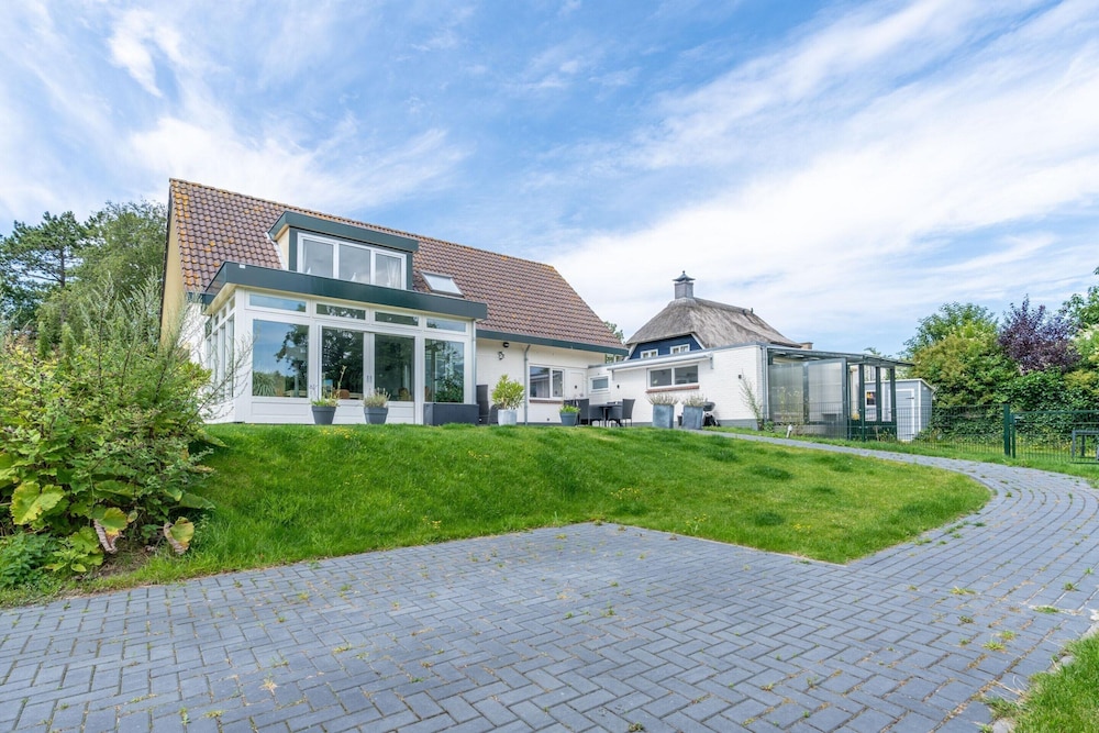 Modern and Attractive Holiday Home for 6 People
