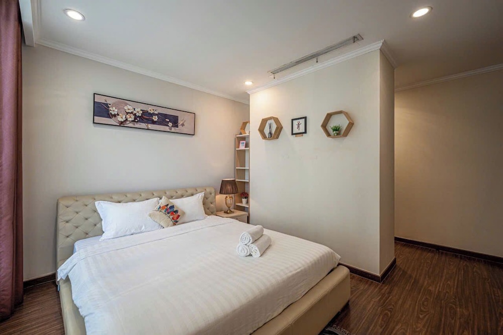 Apartment Landmark 81 by Urban Home
