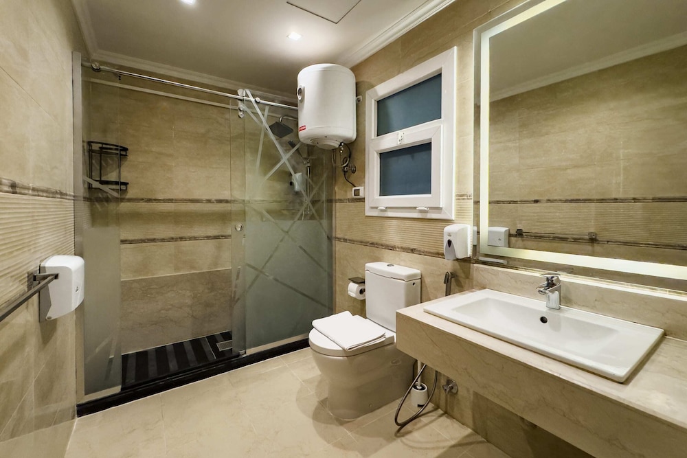 Fresh & Fabulous 2bdr - 5 min to Airport