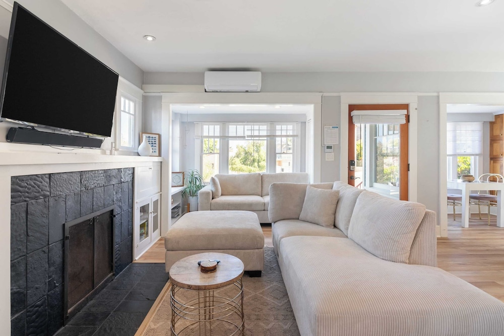 Cliff View by Avantstay Hot Tub + Fire Pit 1 Block From Downtown La Jolla