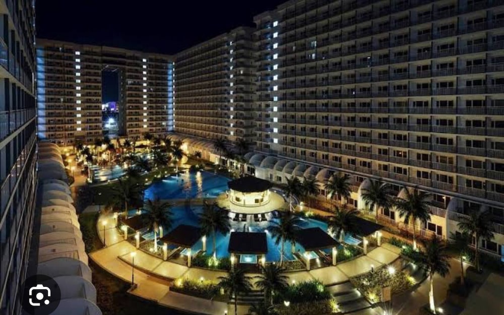 Dainty Pasay City Apartment for Rent - Entire House Front of Mall of Asia