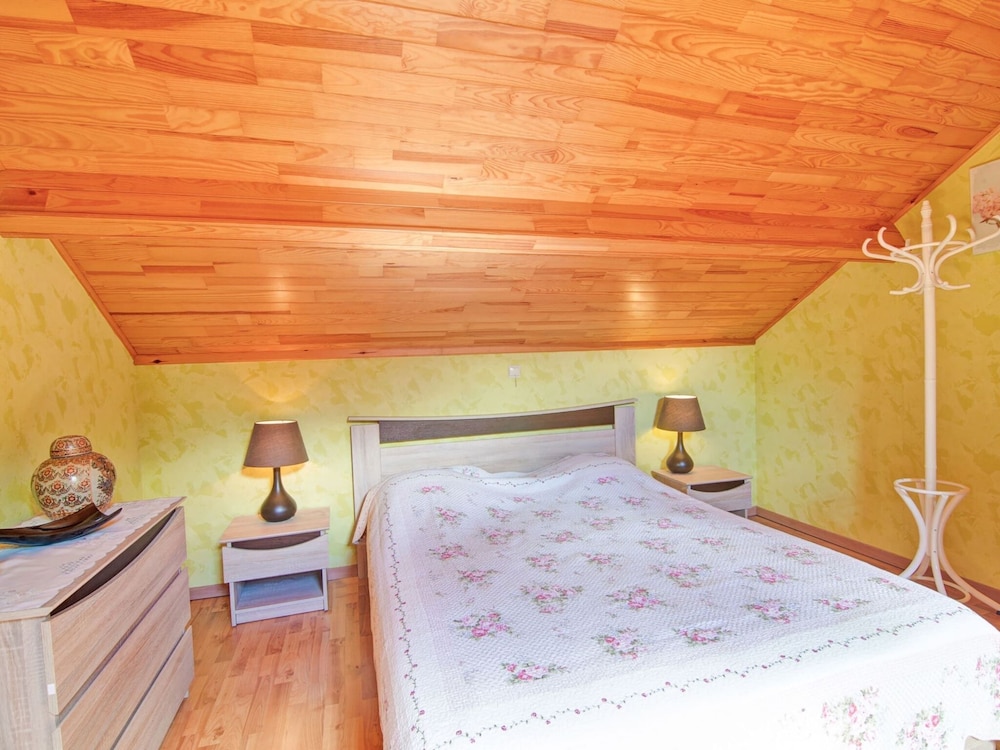 Charming Stay Near Forests