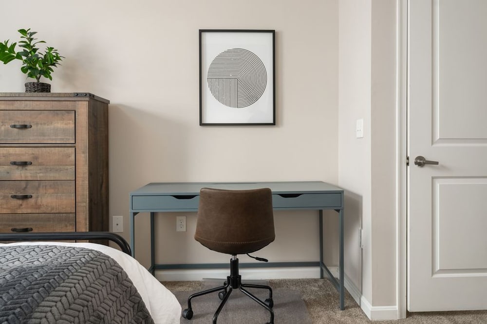 Ground Floor 2BR w Lux Amenities At Albany Glen