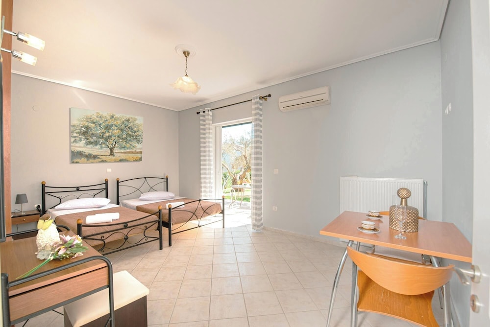 OLIA APARTMENTS LYGIA