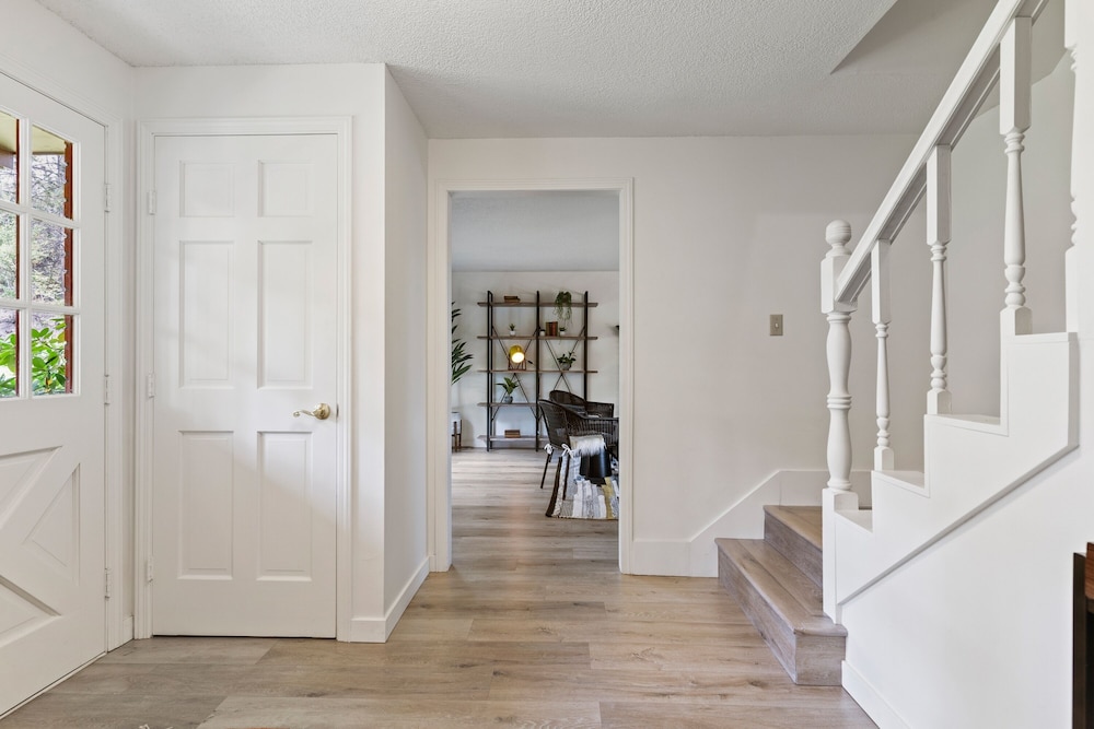 Serenity On 6th 30 Day Minimum 4 Bedroom Home by RedAwning