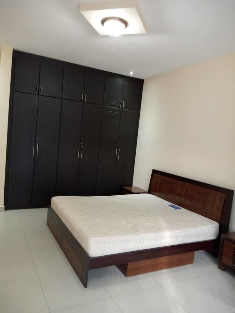 3 Bedrooms Exclusive Apartment in Kaludu view 2