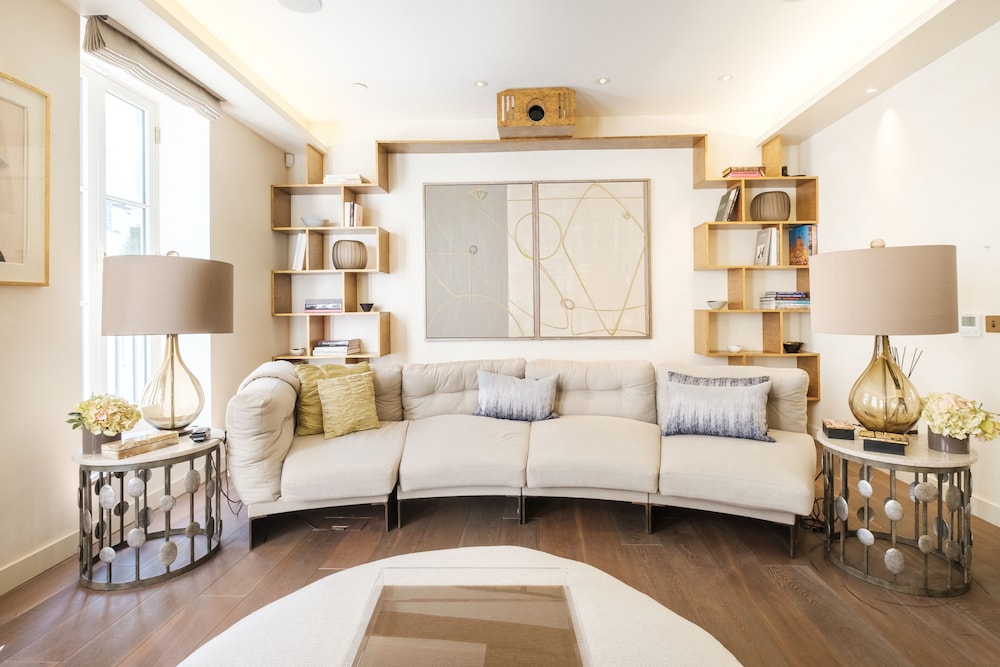 Luxury Home with 3 Bed 2 Bath in London