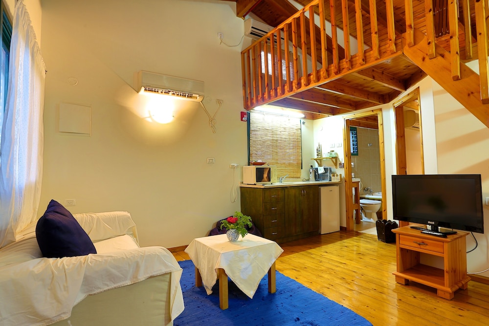 Kibbutz Kfar Masaryk Country Lodging