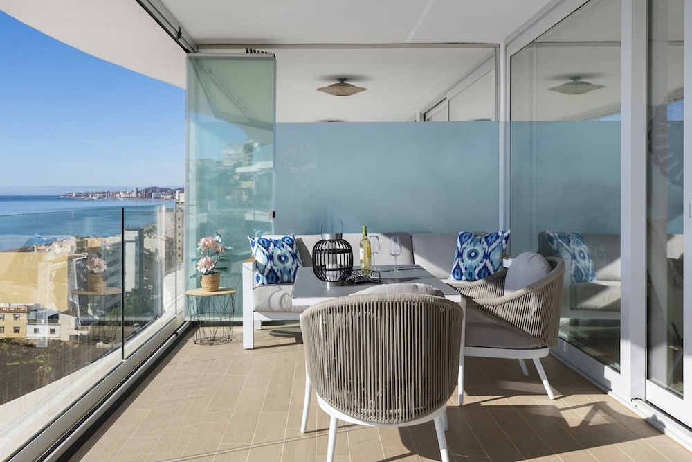 Stunning Seafront Apartment in Carvajal Beach