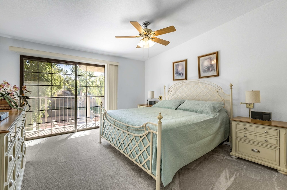 Stylish Condo With Panoramic View Community Pool