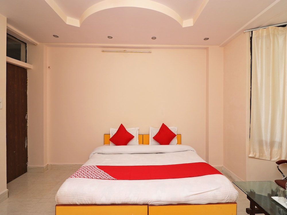 OYO 13884 Holiday Homes